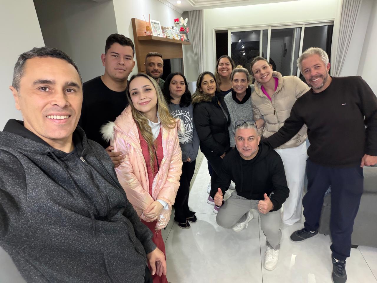 GCEM da CG Diadema reunido em uma casa